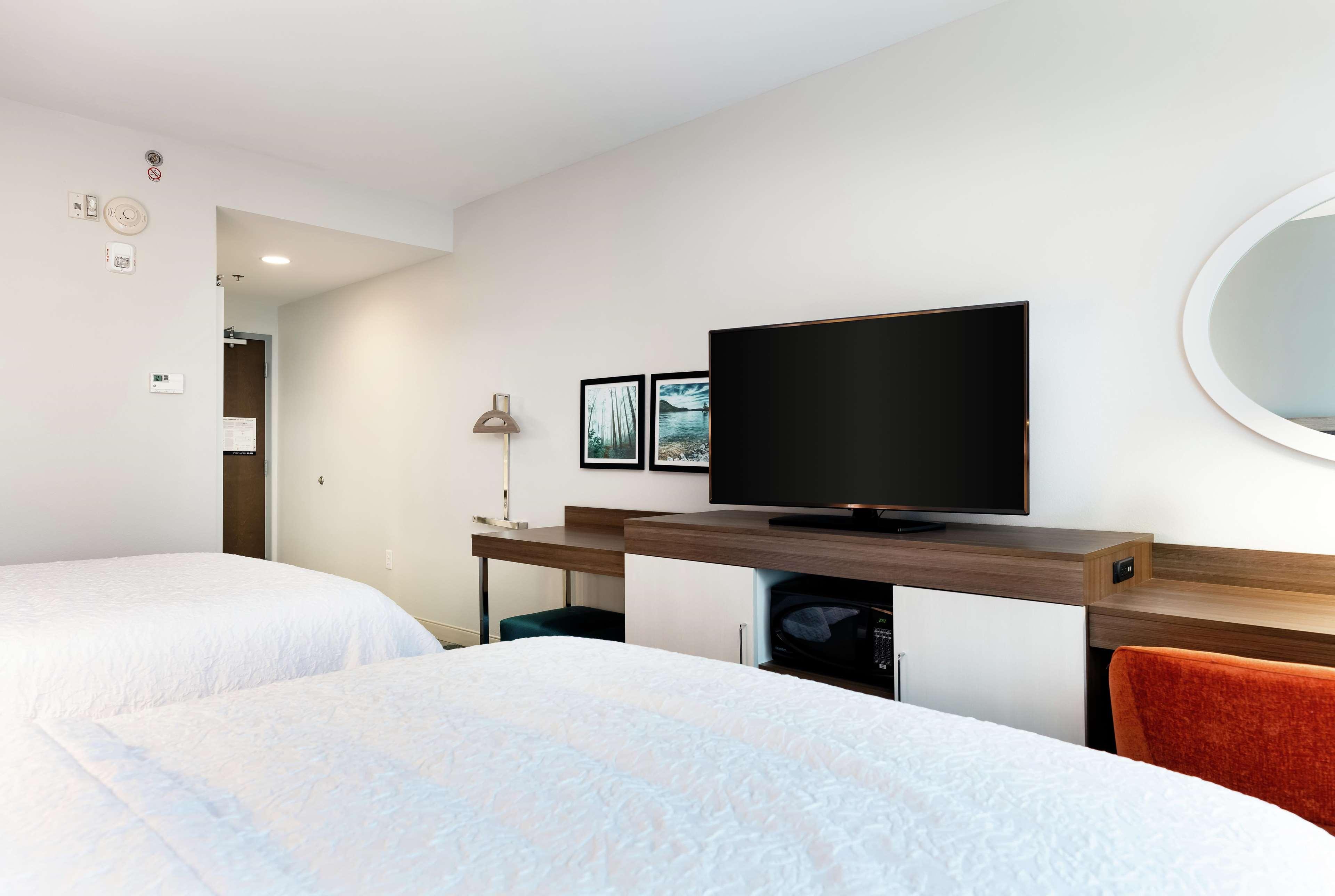 Hampton Inn Акуърт Екстериор снимка
