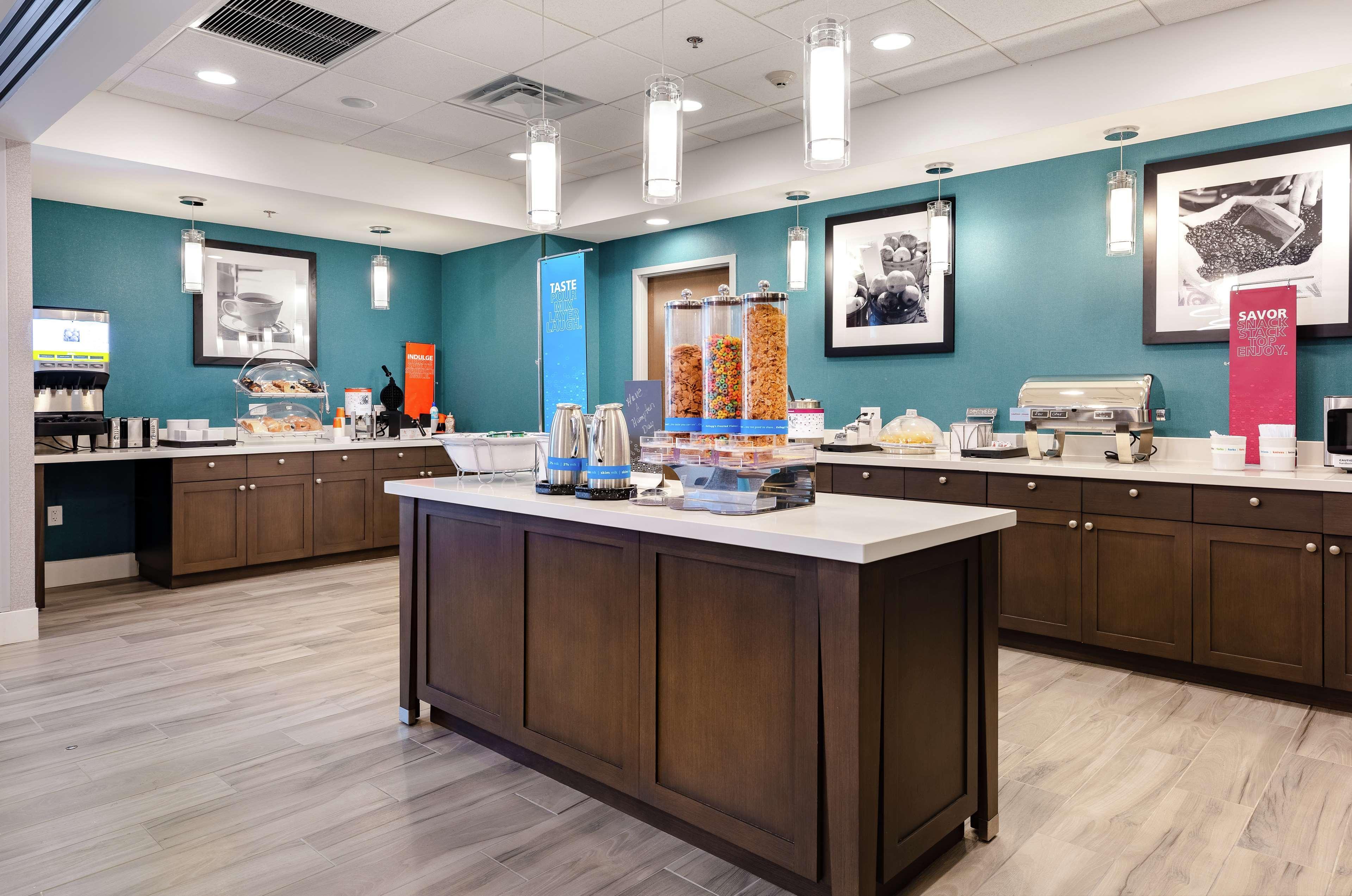 Hampton Inn Акуърт Екстериор снимка