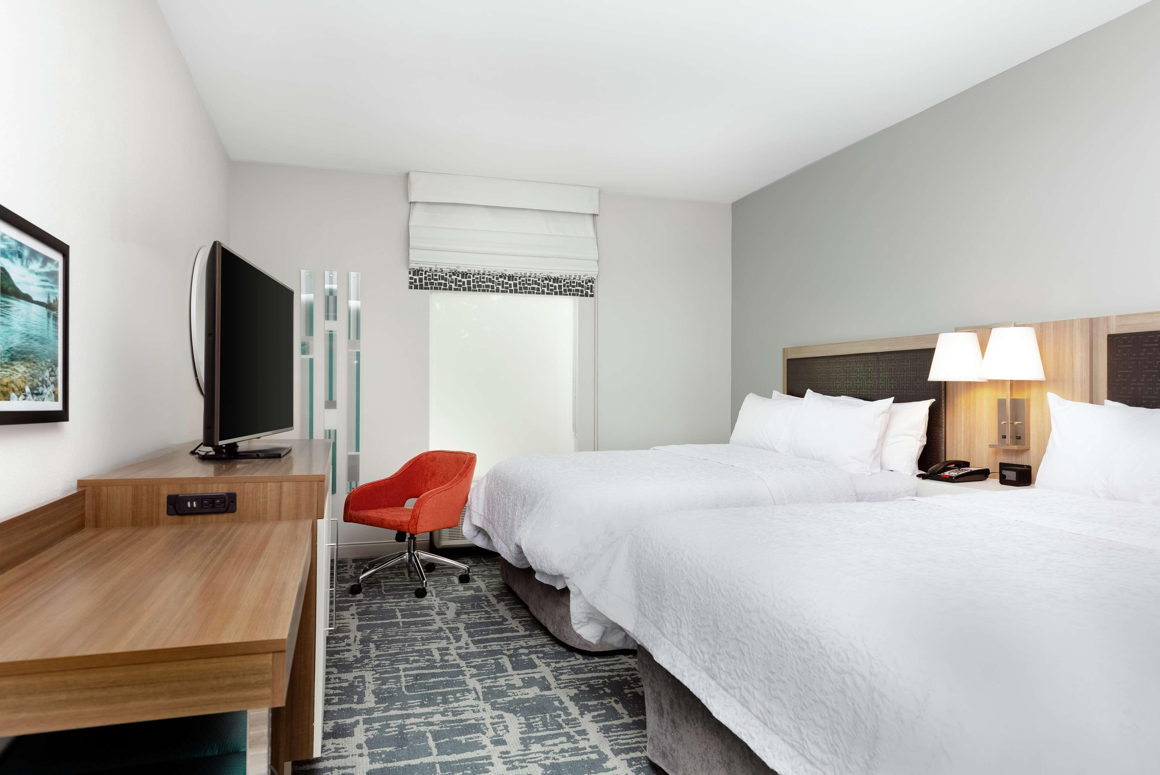 Hampton Inn Акуърт Екстериор снимка