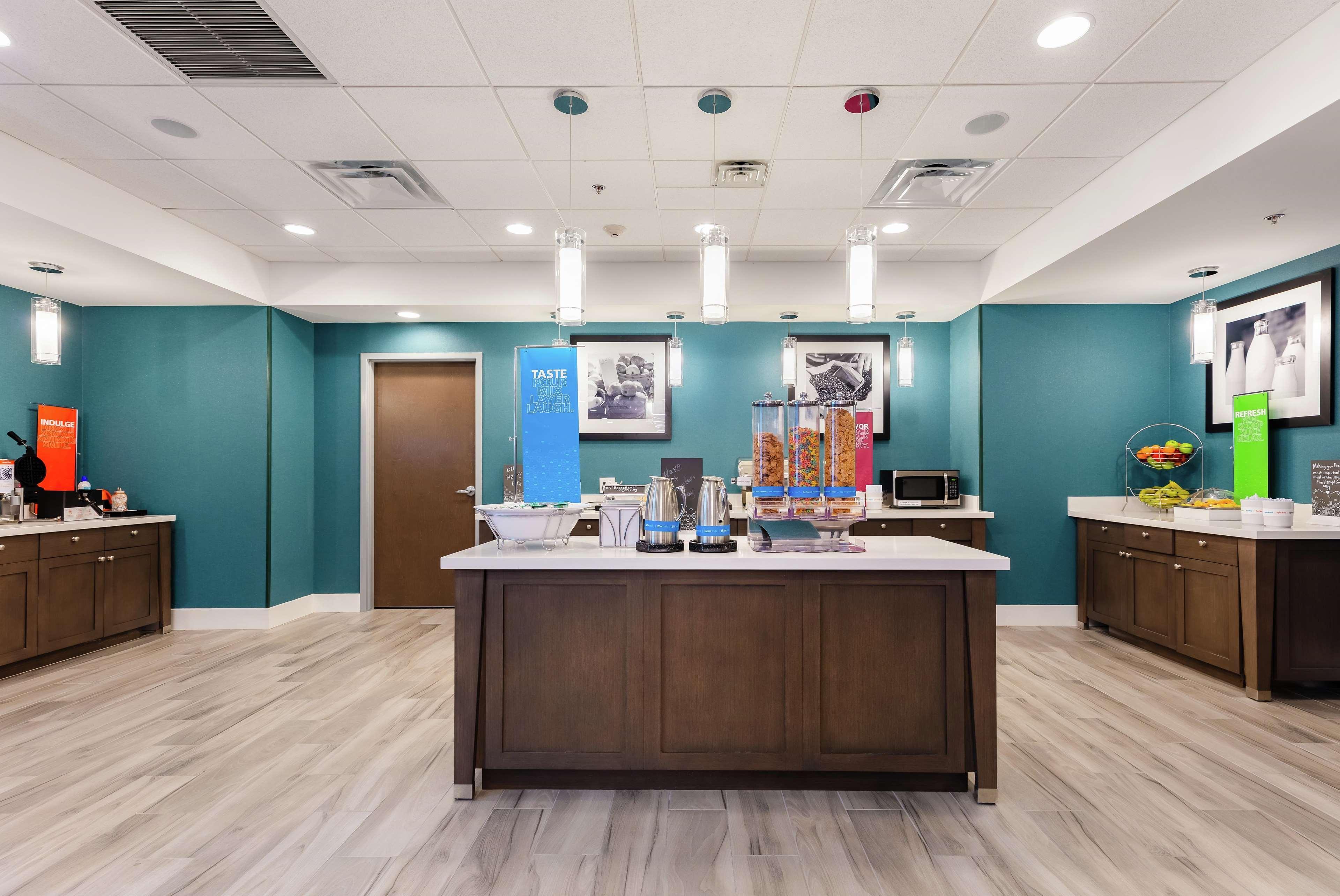 Hampton Inn Акуърт Екстериор снимка