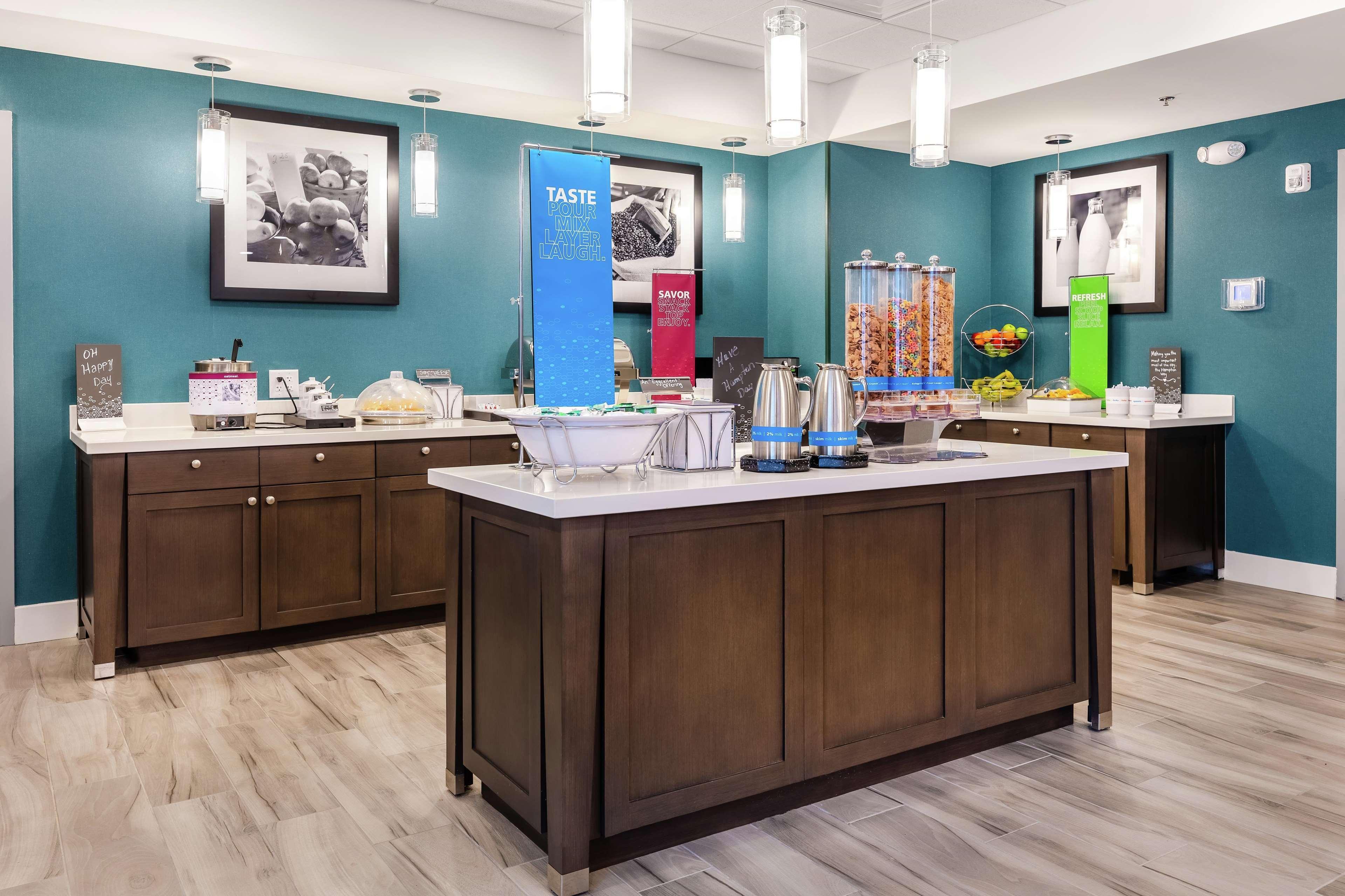 Hampton Inn Акуърт Екстериор снимка