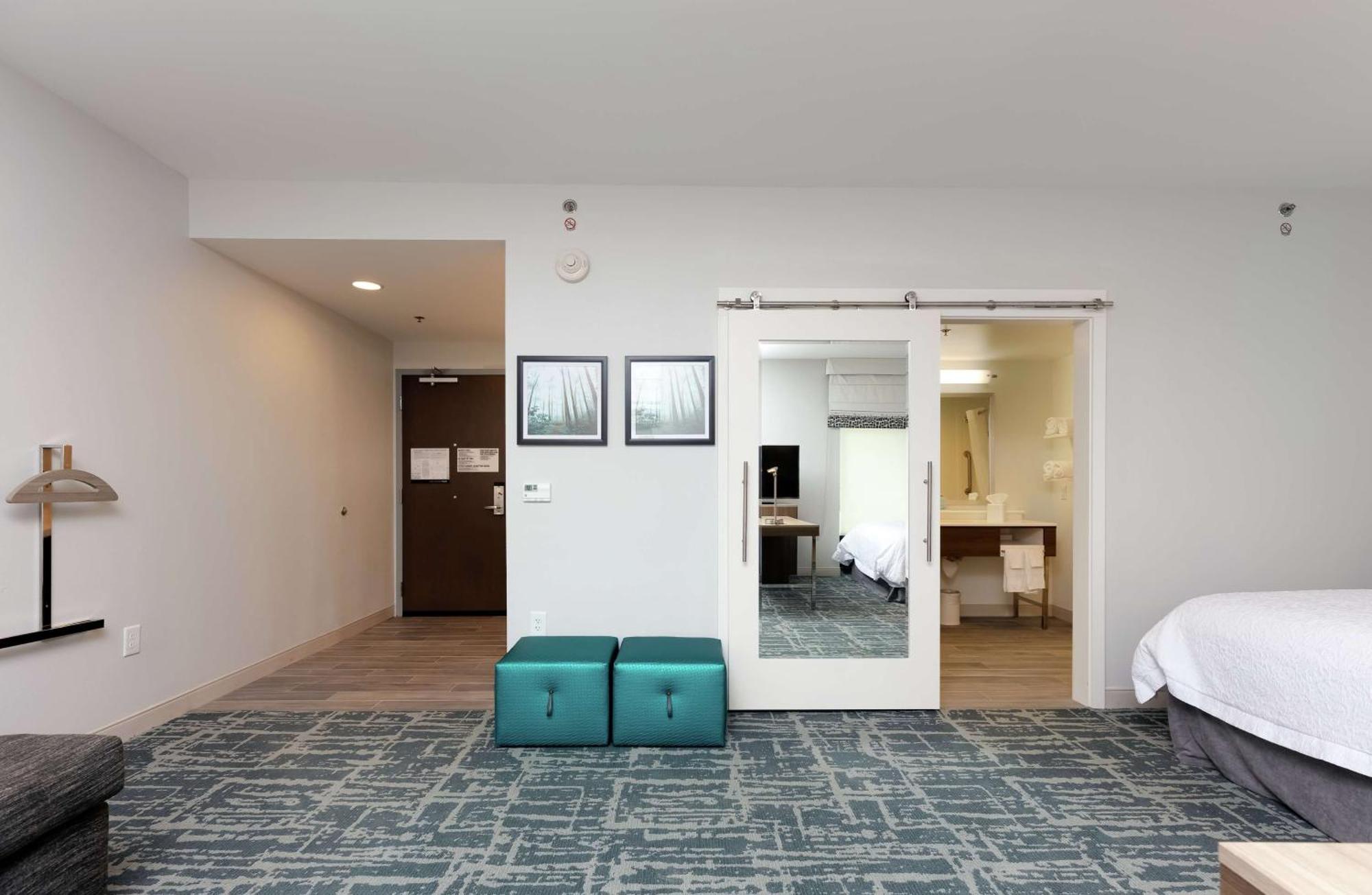 Hampton Inn Акуърт Екстериор снимка